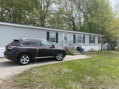 30 Stacey Ave, Seabrook, NH 03874