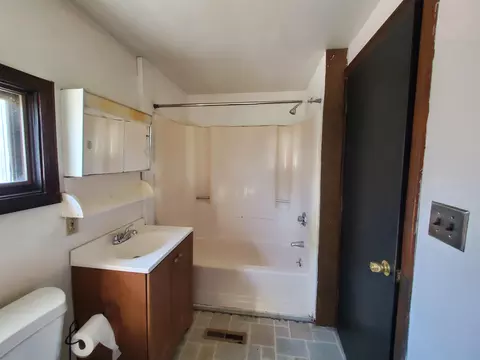 Bath - 10 Ash St, Hampton, NH 03842 photo 1 of 1
