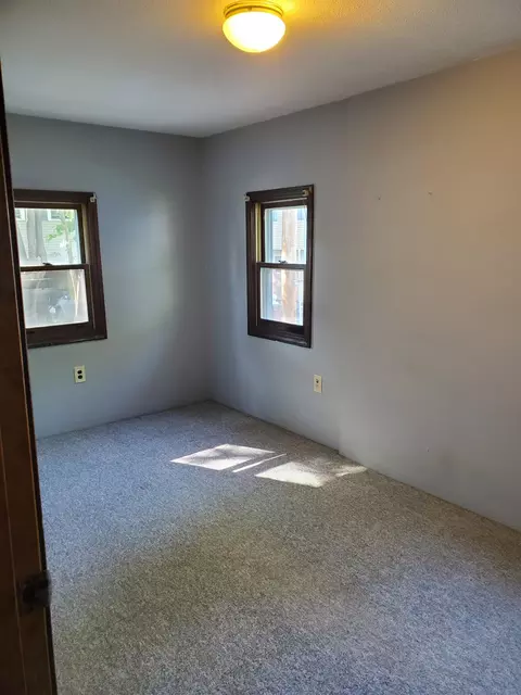 Bedroom - 10 Ash St, Hampton, NH 03842 photo 2 of 4