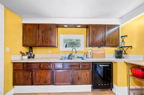 Kitchen - 3955 Vt Route 100, Warren, VT 05674 photo 2 of 4