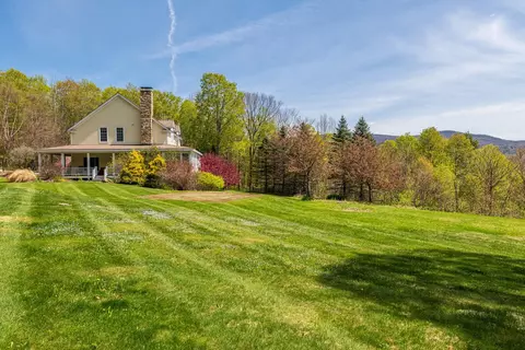 527 Sleighbell Ln, Manchester, VT 05255