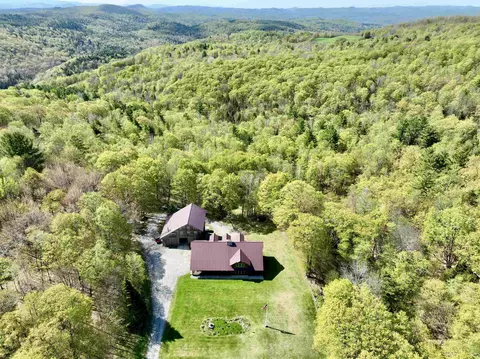 817 Topsham Rd, Newbury, VT 05051
