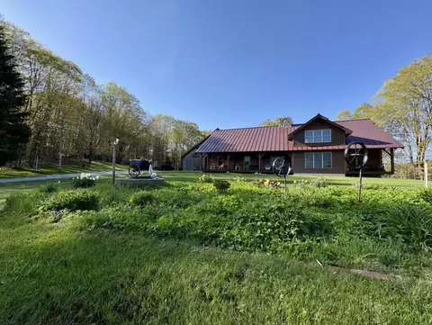 817 Topsham Rd, Newbury, VT 05051