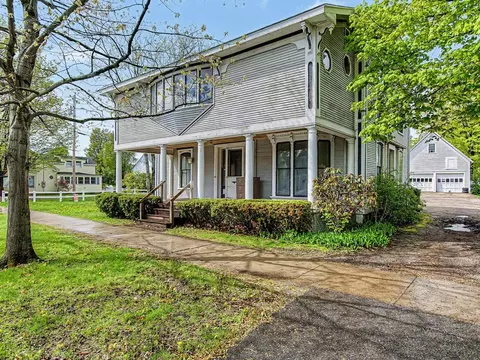 28 West St, Bristol, VT 05443