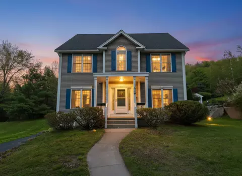 28 Rosegate Farm Dr, Manchester, NH 03109