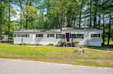 2 Hemlock Haven Dr, Hampton, NH 03842