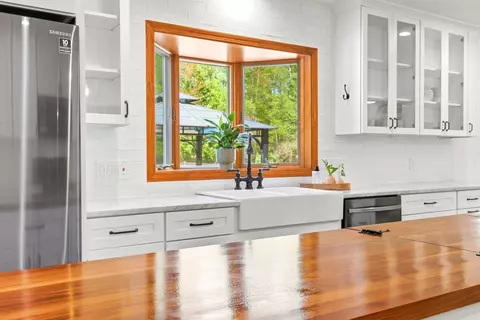 Kitchen - 97 Dudley Rd, Brentwood, NH 03833 photo 2 of 8