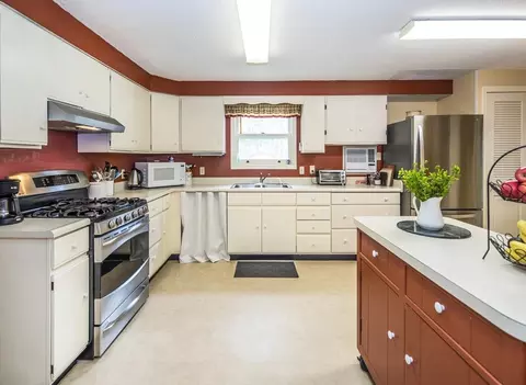 Kitchen - 56 Blue Cat Ln, Castleton, VT 05735 photo 3 of 3