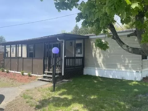 4 Robbins St, Hinsdale, NH 03451
