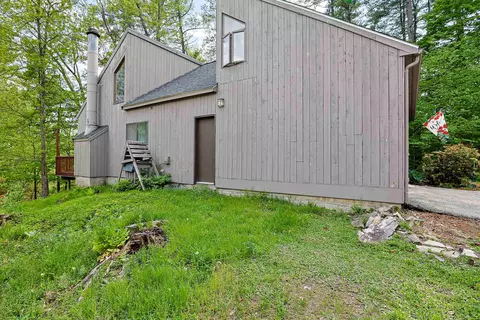 44 Coburn Woods Dr, Nashua, NH 03063