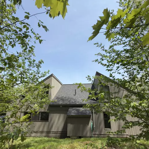 44 Coburn Woods Dr, Nashua, NH 03063