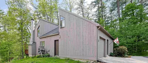 44 Coburn Woods Dr, Nashua, NH 03063