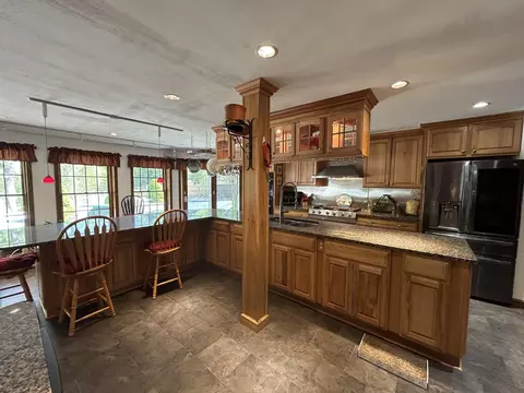 Kitchen - 9 Oak Ridge Rd, Kensington, NH 03833 photo 5 of 10