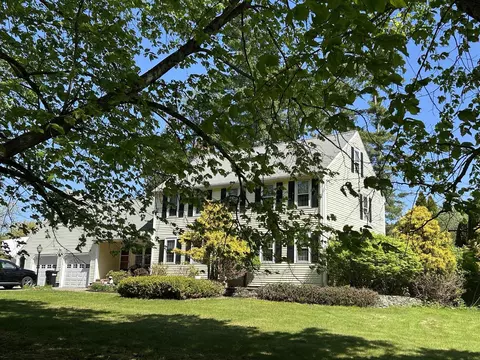 9 Oak Ridge Rd, Kensington, NH 03833