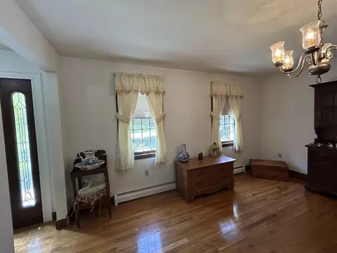 Entry Way - 9 Oak Ridge Rd, Kensington, NH 03833 photo 5 of 6