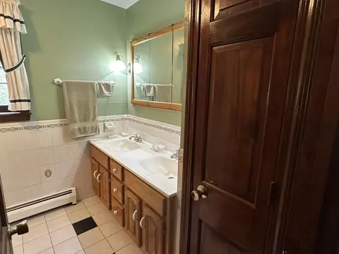 Bath - 9 Oak Ridge Rd, Kensington, NH 03833 photo 3 of 4
