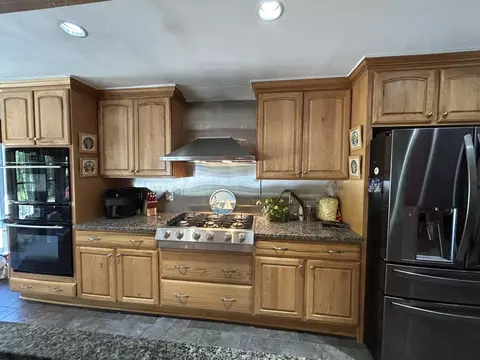 Kitchen - 9 Oak Ridge Rd, Kensington, NH 03833 photo 3 of 10