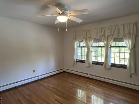 Bedroom - 9 Oak Ridge Rd, Kensington, NH 03833 photo 4 of 6