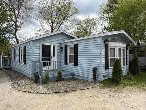 11 Christmas Tree Mobile Home Park, Epsom, NH 03234
