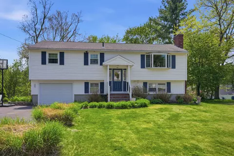 43 Matthias St, Salem, NH 03079