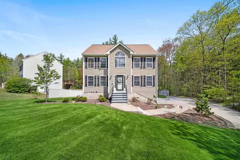 5 Treaty Ct, Sandown, NH 03873