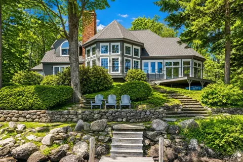 968 Lakeshore Dr, New London, NH 03257