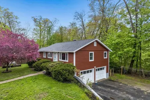 36 Oakwood Cir, Milford, NH 03055
