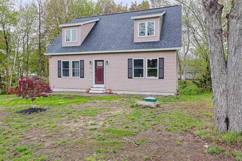 18 Gilman St, Laconia, NH 03246