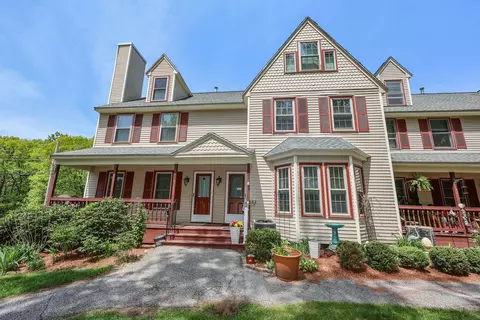 31 Stanstead Pl, Nashua, NH 03063