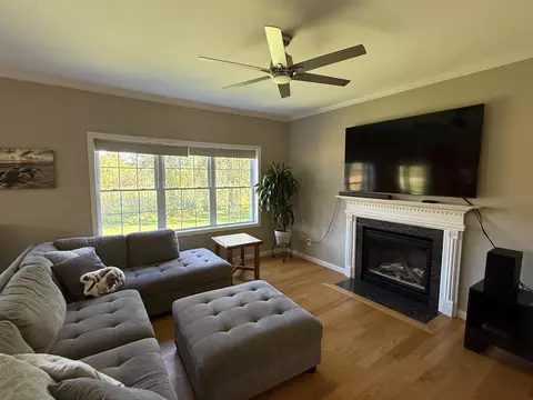 Living - 480 Wildflower Cir, Williston, VT 05495 photo 2 of 8