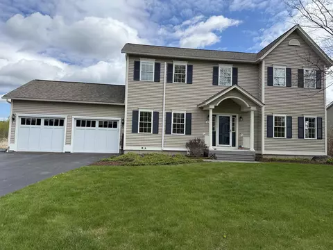 Exterior - 480 Wildflower Cir, Williston, VT 05495 photo 10 of 14