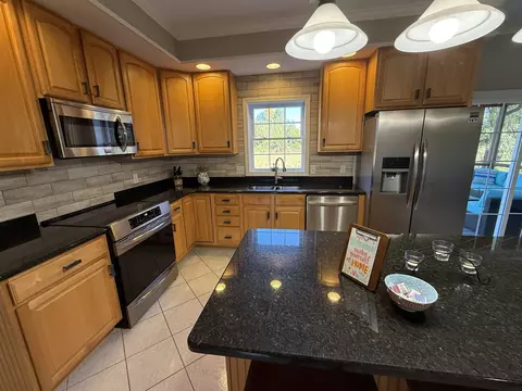 Kitchen - 480 Wildflower Cir, Williston, VT 05495 photo 3 of 4