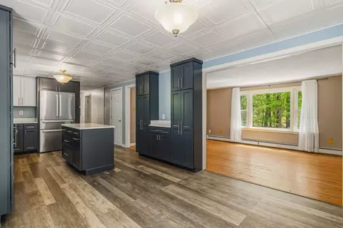 Entry Way - 28 Beech Hill Rd, Exeter, NH 03833 photo 2 of 4
