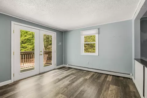 Living - 28 Beech Hill Rd, Exeter, NH 03833 photo 7 of 12