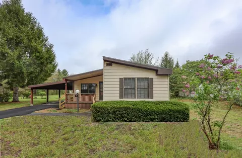 62 Roger Rd, Goffstown, NH 03045