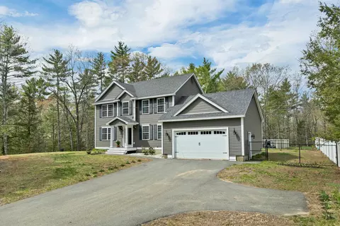 17 Blueberry Hill Rd, Raymond, NH 03077