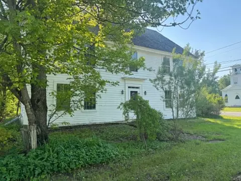 16 Bird St, Poultney, VT 05764