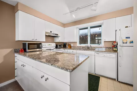 Kitchen - 105 Forum Dr #16, Warren, VT 05674 photo 1 of 2