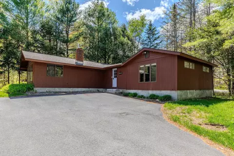 9 Mountain Acres Rd, Jamaica, VT 05343