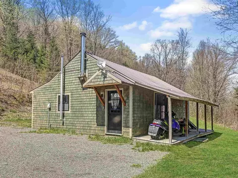 36 Moss Dr, Stewartstown, NH 03576