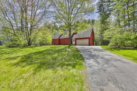 21 St Laurent Dr, Hudson, NH 03051