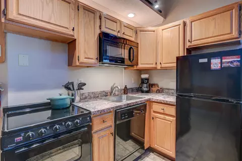 Kitchen - 6 River Run Dr # O, Bartlett, NH 03812 photo 3 of 3