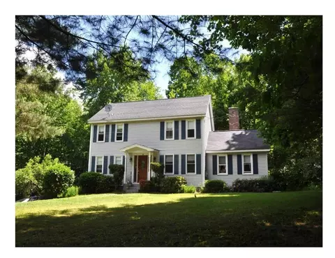 2 Arthur Ave, Hooksett, NH 03106