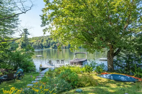 392 Lake Raponda Rd, Wilmington, VT 05363