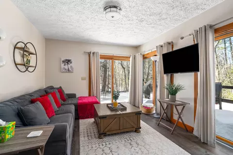 17 Burgdorf Dr, Madison, NH 03849