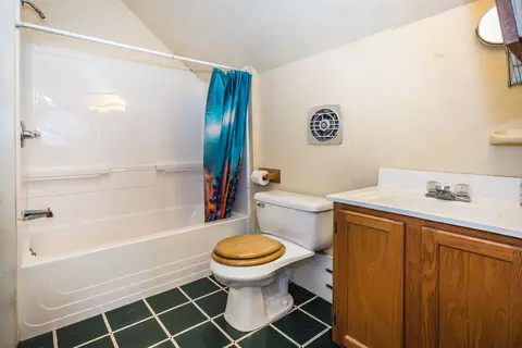 Bath - 848 882 826 Blue Star Dr, Castleton, VT 05735 photo 3 of 5