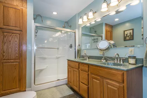 Bath - 848 882 826 Blue Star Dr, Castleton, VT 05735 photo 2 of 5