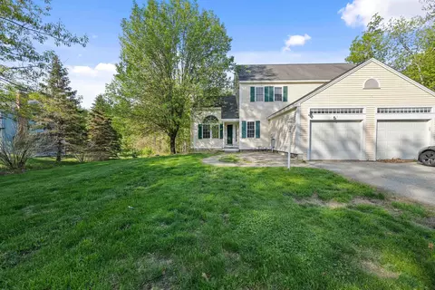 210 Kent Farm Rd #1, Hampstead, NH 03841