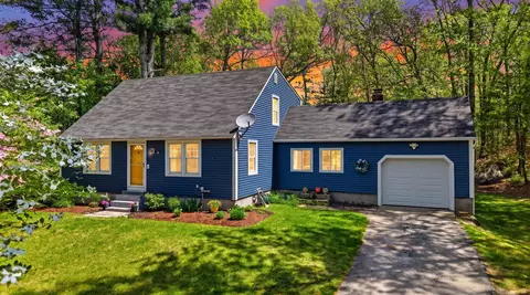 4 Tinker Rd, Merrimack, NH 03054