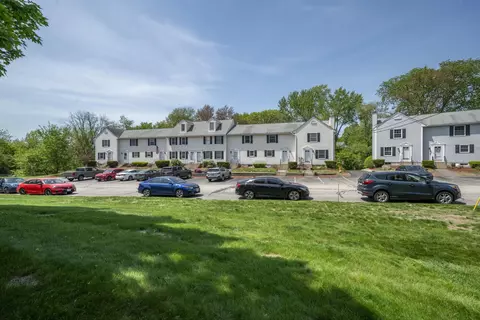 44 Brook Hollow Way, Manchester, NH 03103